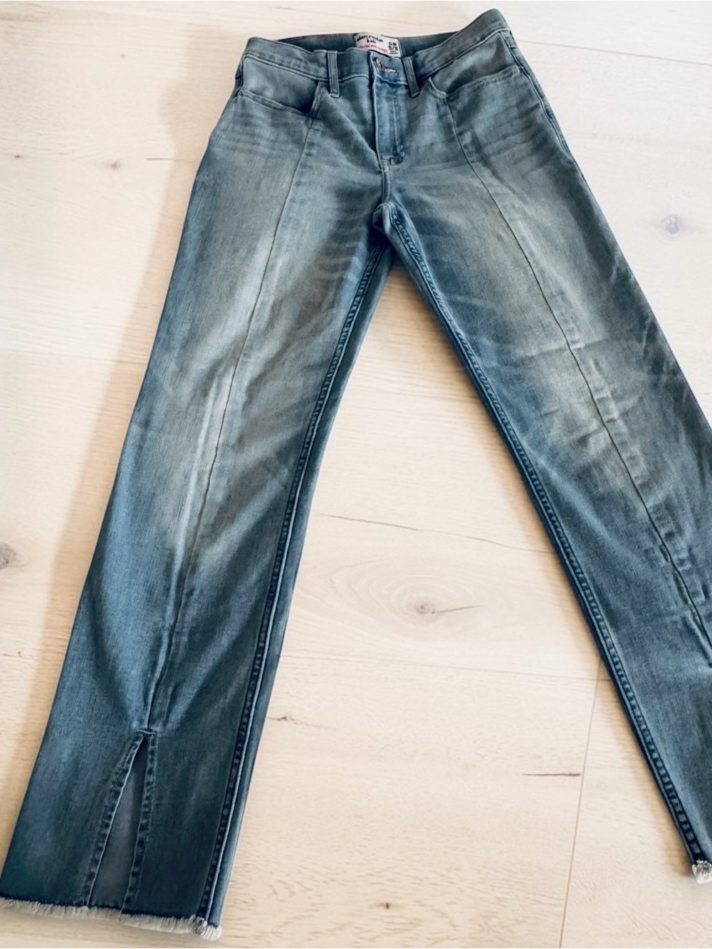 Junior 14-16 Abercrombie & Fitch Faded blue denimWide Leg Jeans with Front Seam